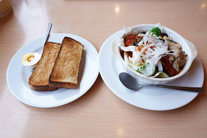 4種雑穀とごろごろチキンのトマトスープセット（トースト）