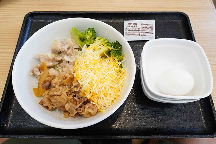 チーズ牛サラダ（焙煎ごま）